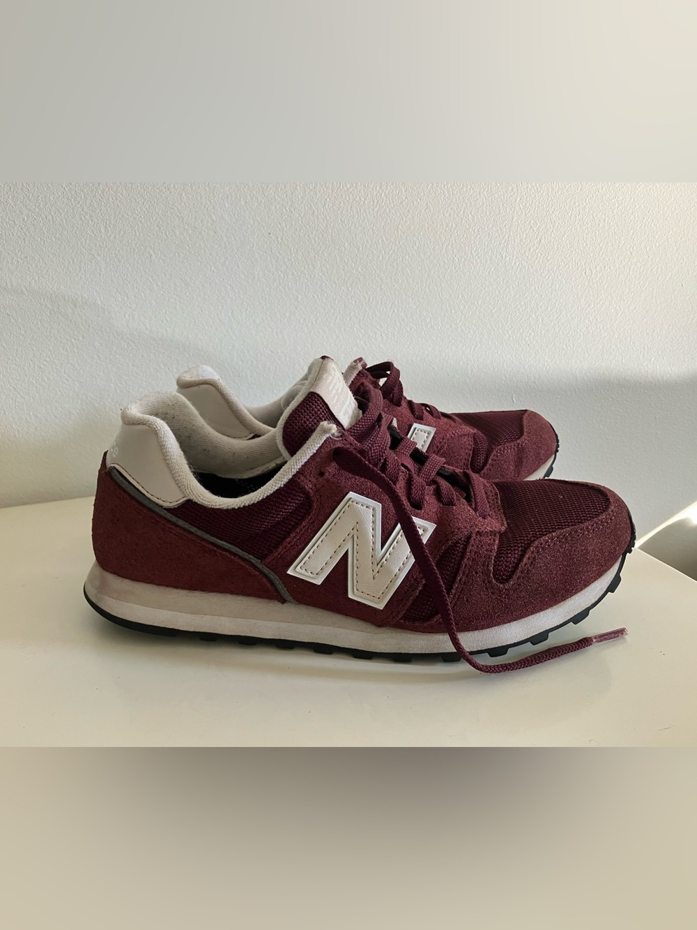 New Balance 373 - Burgundy and White Sneakers